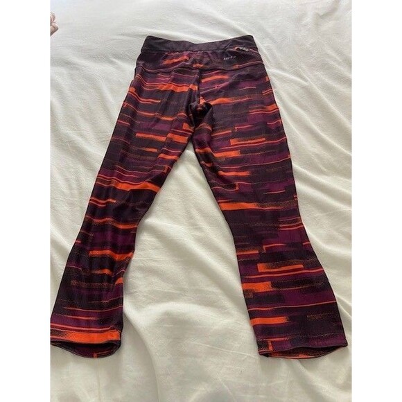 Nike Dri Fit Capri Workout Leggings Small - Picture 2 of 4